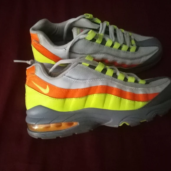Nike Gray and Yellow Athletic Shoes with Streamlined Design - Picture 2 of 3